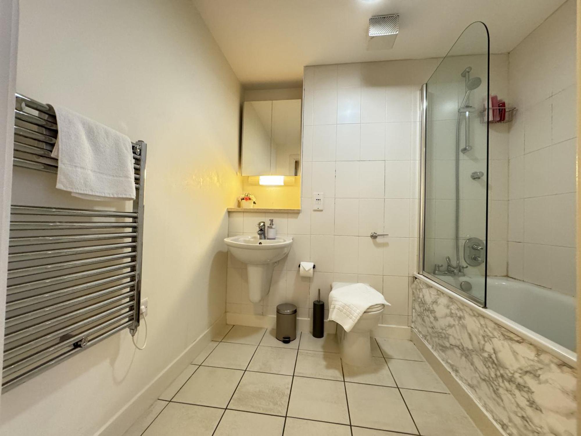 Cosy Modern Tower Bridge Apartment 런던 외부 사진